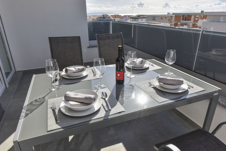 Food & Drinks 5, Pool Apartments & Rooms Mare, Novalja