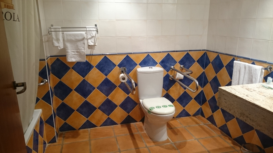 Bathroom 5, La Figuerola Hotel & Restaurant, Tarragona