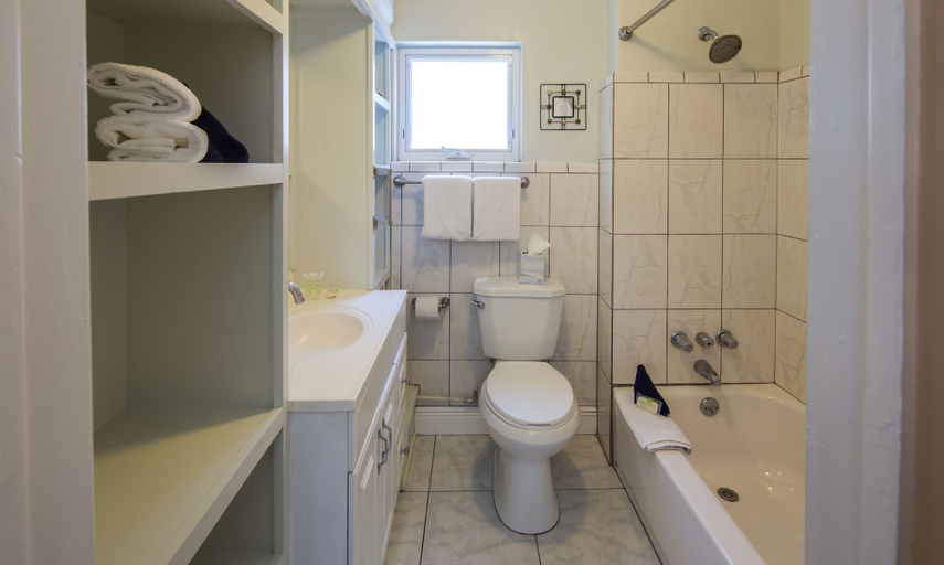Bathroom 4, Wicker Guesthouse, Monroe