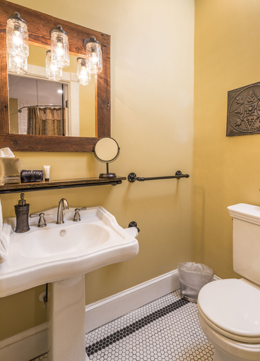 Bathroom 3, Carriage Way Inn, Saint Johns