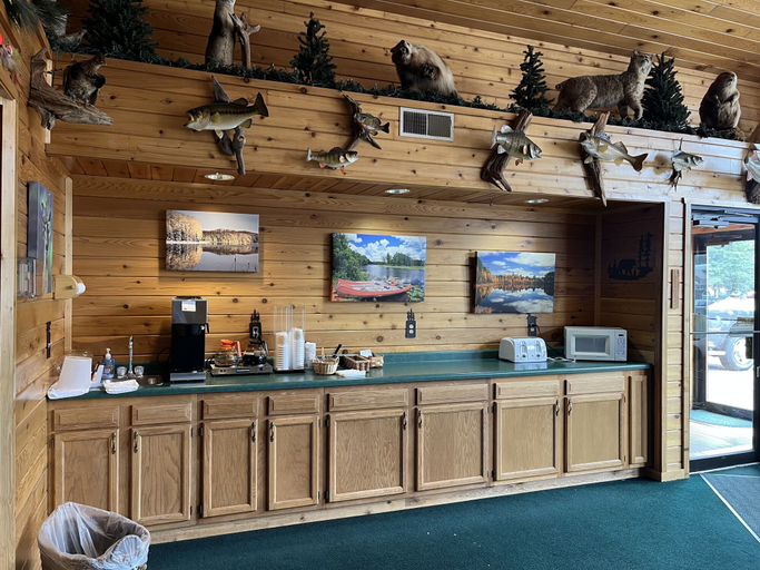 Food & Drinks 5, Boulder Bear Motor Lodge, Vilas