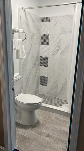 Bathroom 4, Imperial Inn, Morgan