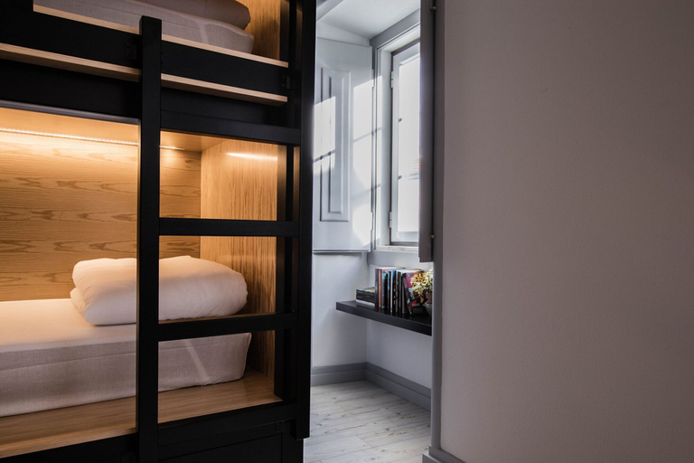 Bedroom 4, GiG Capsule Hostel, Mafra
