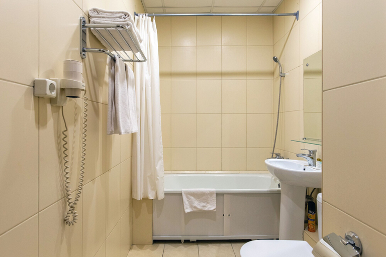 Bathroom 3, Hotel Royal, South-Western