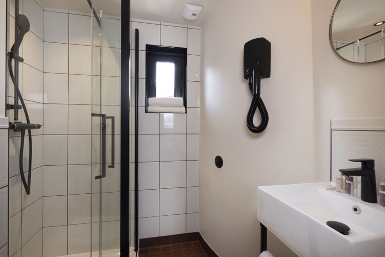 Bathroom 3, Hotel Ernest, Paris