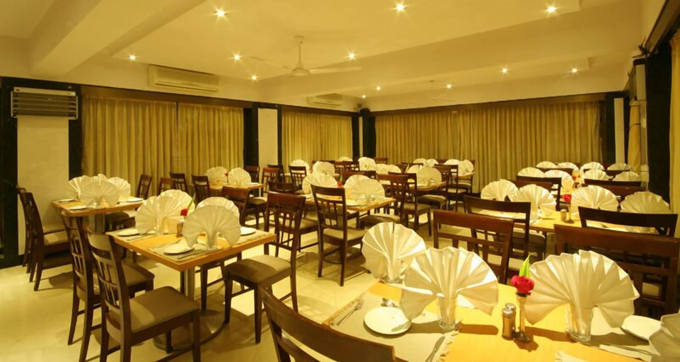 Food & Drinks, Summer Plaza Resort, Satara