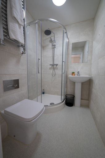 Bathroom 3, The Coach House by Riis Property, Surrey