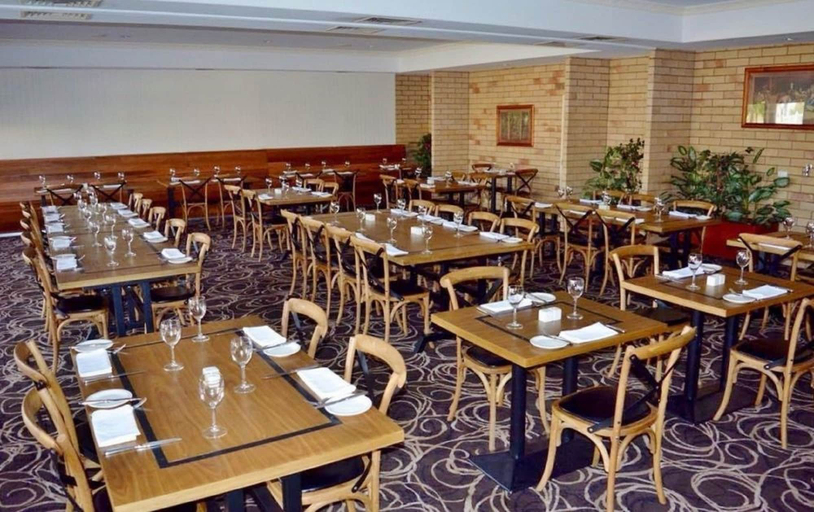 Food & Drinks 5, The Western Heritage Motor Inn, Belyando