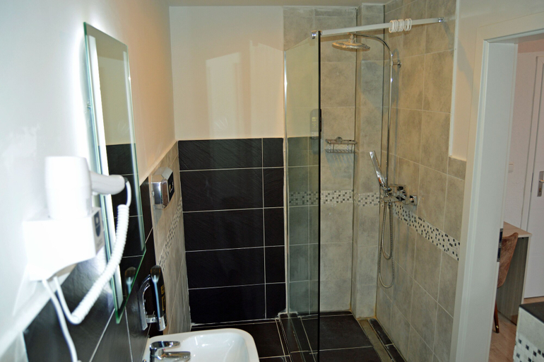 Bathroom 4, Heidepension Ambiente, Heidekreis