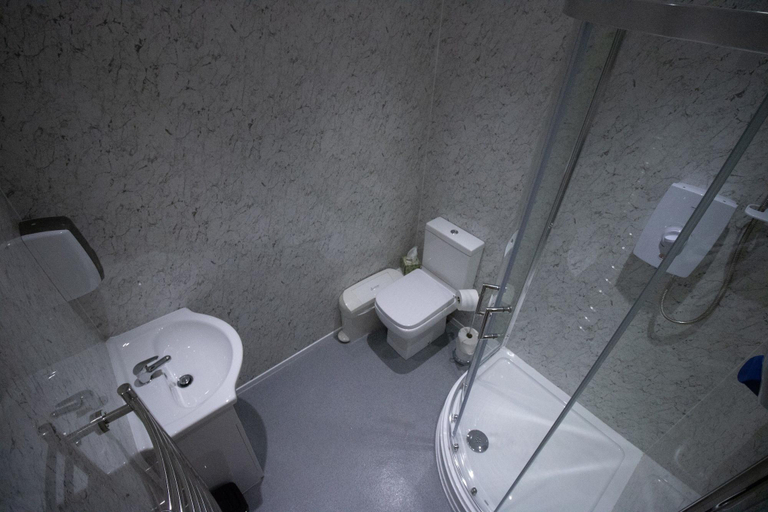 Bathroom 5, The Sandon Hotel, Sefton