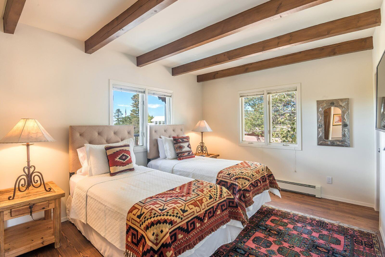 Bedroom 2, Encantada - Spacious and Luxurious Home, Walk to The Plaza, Santa Fe
