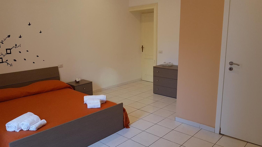 Bedroom 3, Sweet Night, Napoli