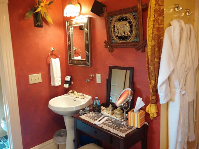 Bathroom 4, Oasis Bed and Breakfast, Erie