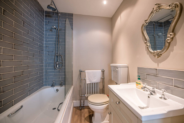 Bathroom 3, 4 Market Cross House, Aldeburgh, Suffolk