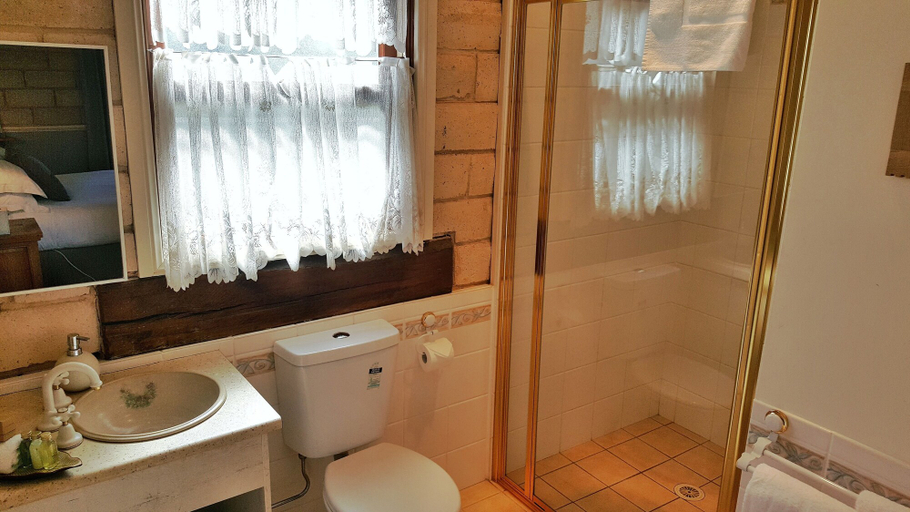 Bathroom 4, Maya Sanctuary, Lithgow