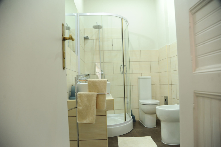 Bathroom 3, Budapest Easy Flats- Operetta Lux Apartment, Budapesti