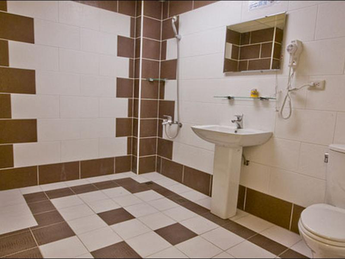 Bathroom 4, Yue Jing Commercial Hotel, Nantou