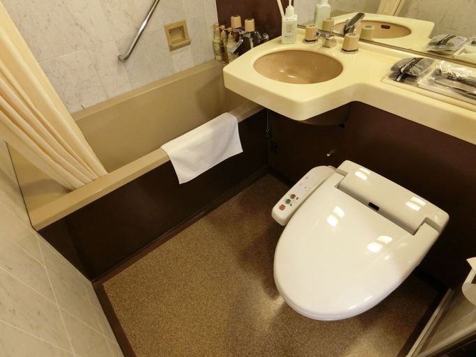 Bathroom 4, Hotel Port Moji, Kitakyūshū