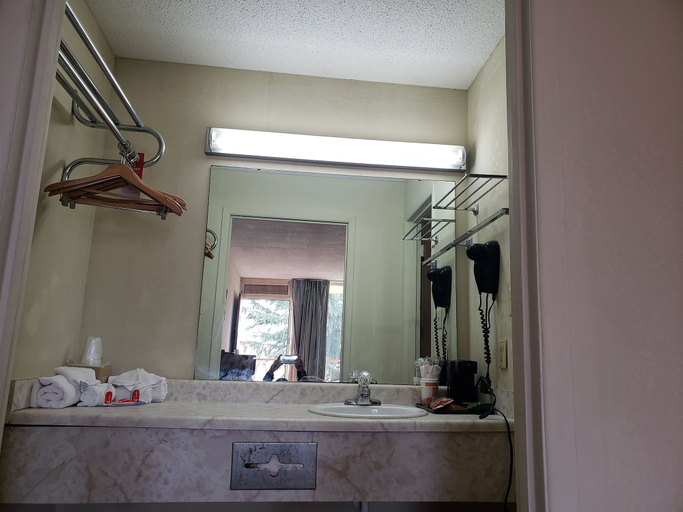 Bathroom 4, Mountain Home Inn, Baxter