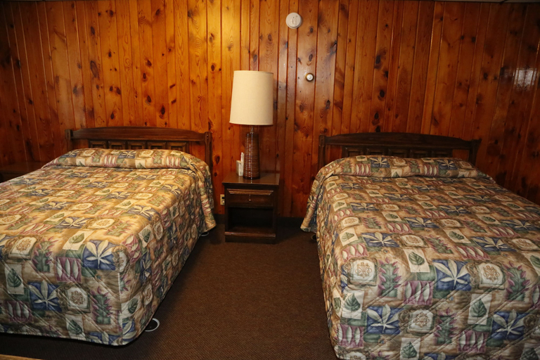 Bedroom 3, Motel Ely, Saint Louis