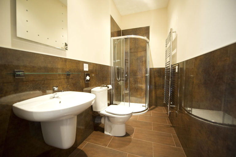 Bathroom 4, Springfield Guesthouse, Highland