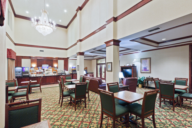 Food & Drinks 4, Holiday Inn Express & Suites by IHG, Taylor