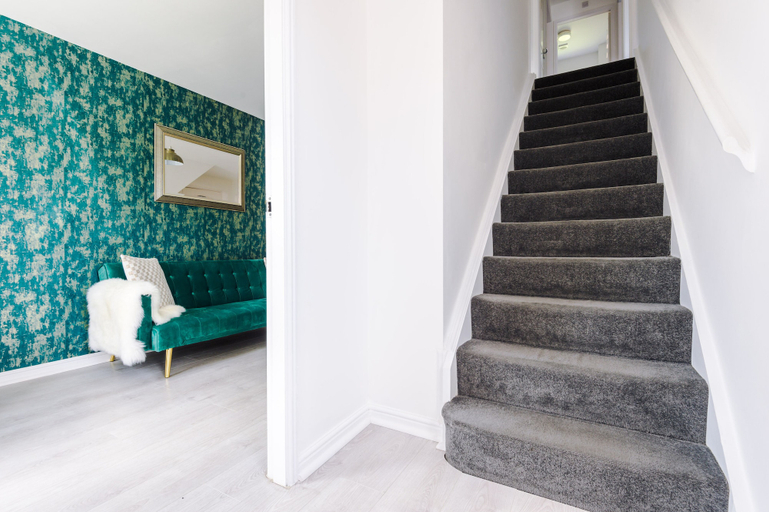 Others 4, 5 Bed House Manchester by MCR Dens, Tameside