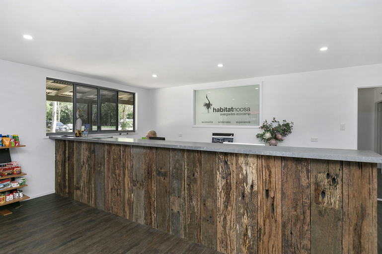 Public Area, Habitat Noosa, Noosa Bal