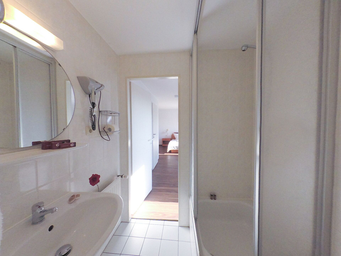 Bathroom 5, Hotel Kaiser, Mönchengladbach