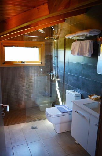 Bathroom 5, Tsokas Hotel, Peloponnese