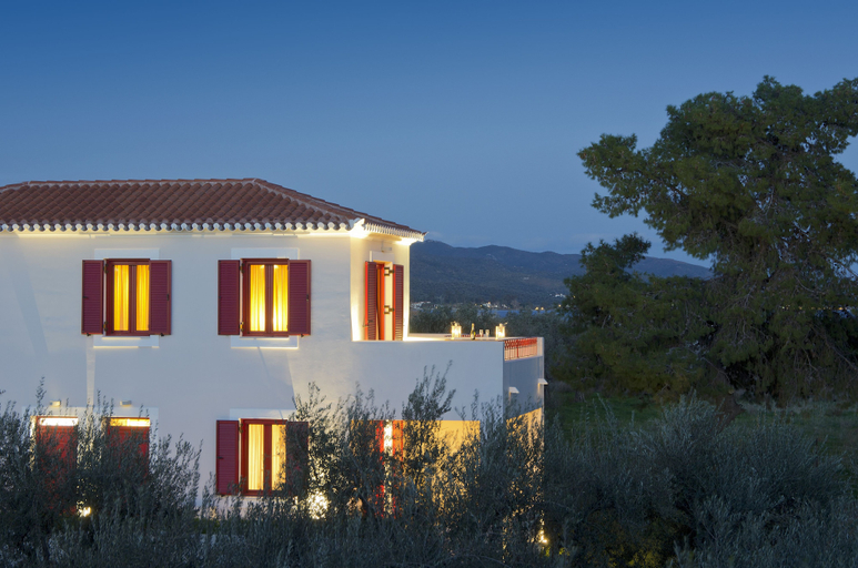 Exterior & Views