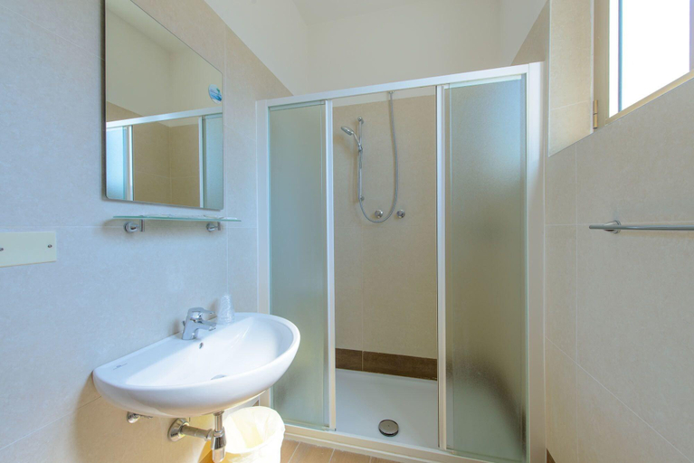 Bathroom 4, Hotel Sirena, Rimini