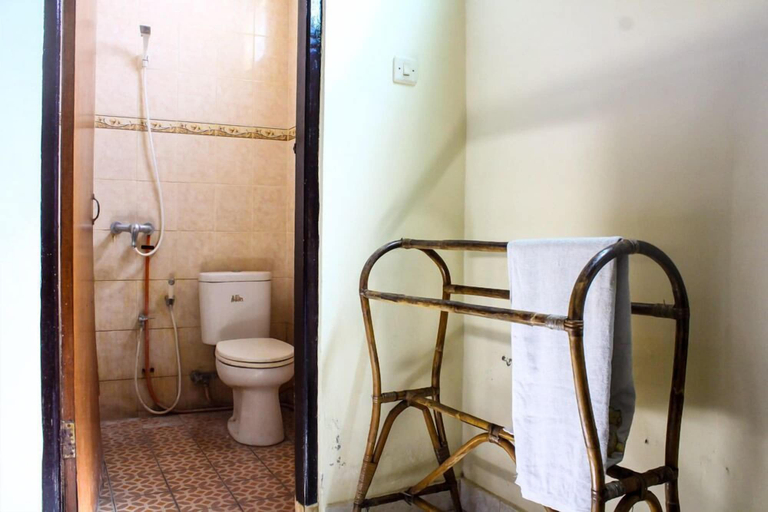 Bathroom 3, Lolo Beach Inn, Badung