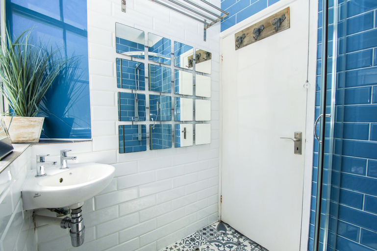 Bathroom 5, Cannon Place Central by Brighton Holiday Lets, Brighton and Hove