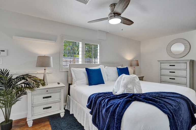 Bedroom 1, 4BD House with Private Heated Pool, Broward