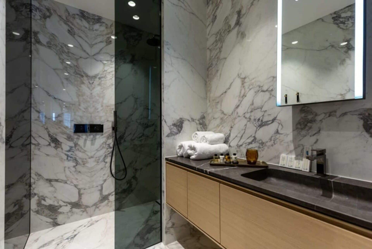 Bathroom, Impeccable 1-bedroom Apartment in London, London