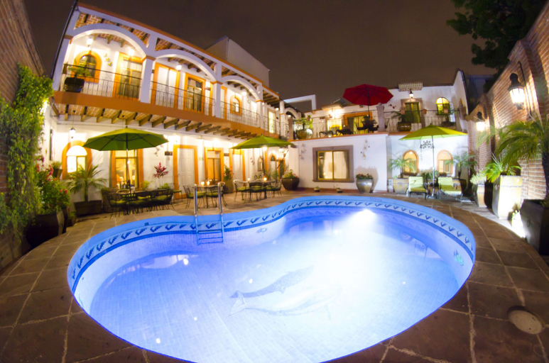 Exterior & Views