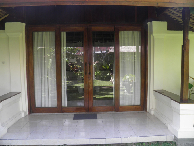 Exterior & Views 4