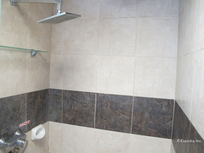 Bathroom 5, Capt'n Gregg's, Puerto Galera