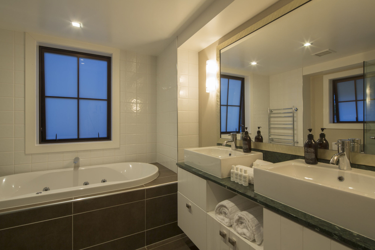 Bathroom 4, Karamata, Queenstown-Lakes