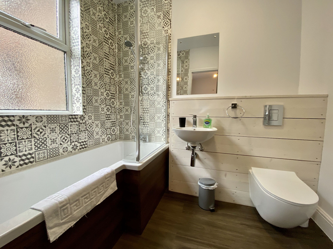 Bathroom 5, Vikings Accommodation, York