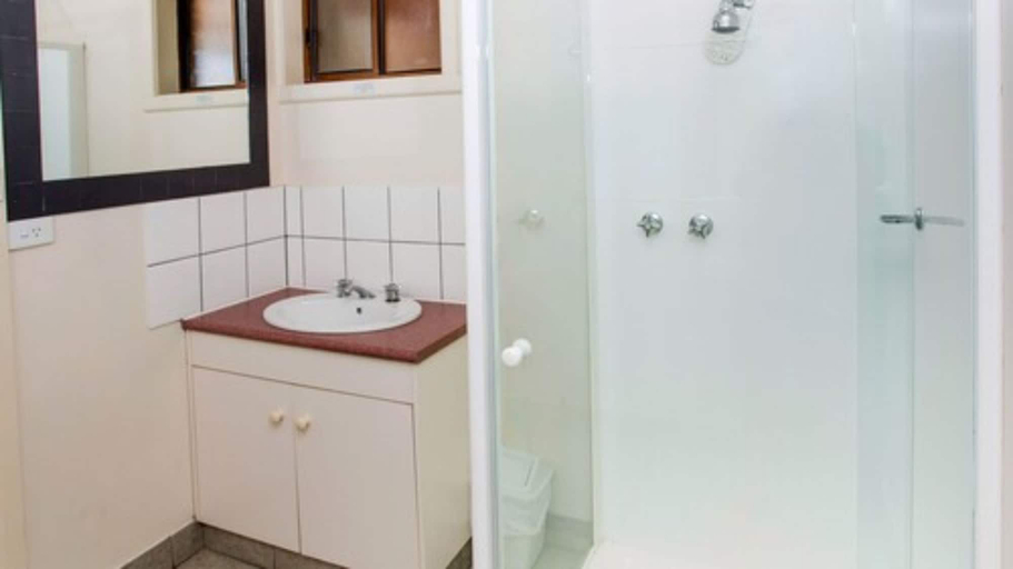 Bathroom 4, NRMA Halls Gap Holiday Park, N. Grampians - Stawell