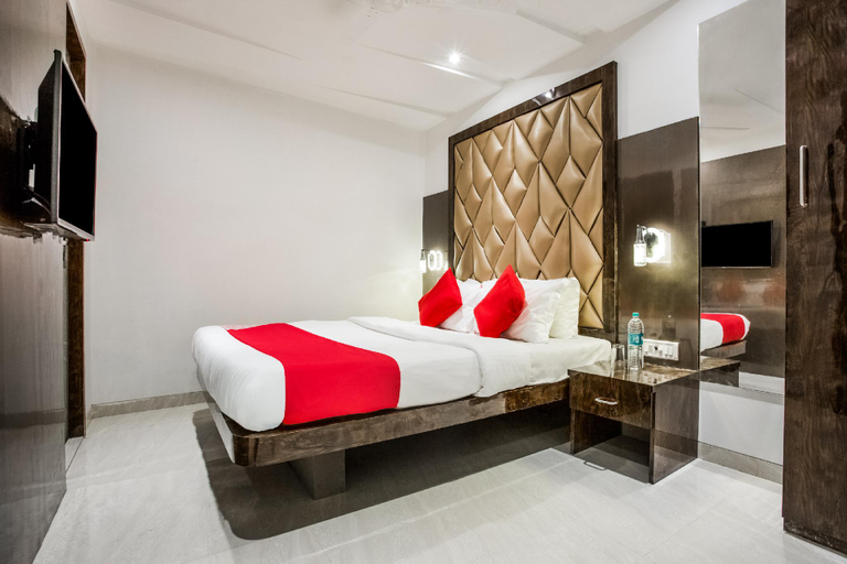Bedroom 1, OYO 37559 Hotel Al Haram, Mumbai City