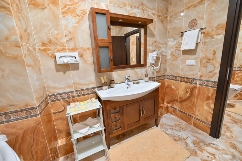 Bathroom 3, Ural Tau Hotel, Ufimskiy rayon