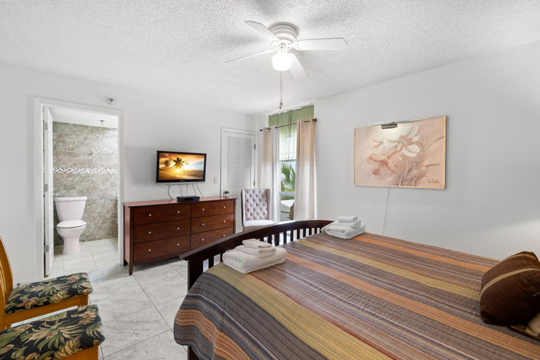 Bedroom 4, The Chambre 205, Pinellas