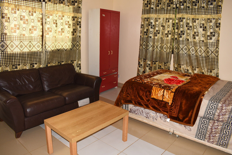 Bedroom 2, London innn 2, Kombo Saint Mary