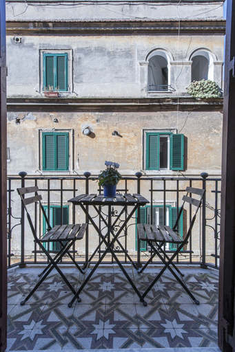 Others 4, Flatinrome Trastevere, Roma