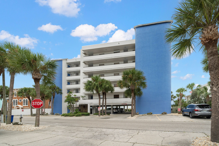 Exterior & Views 2, The Chambre 205, Pinellas