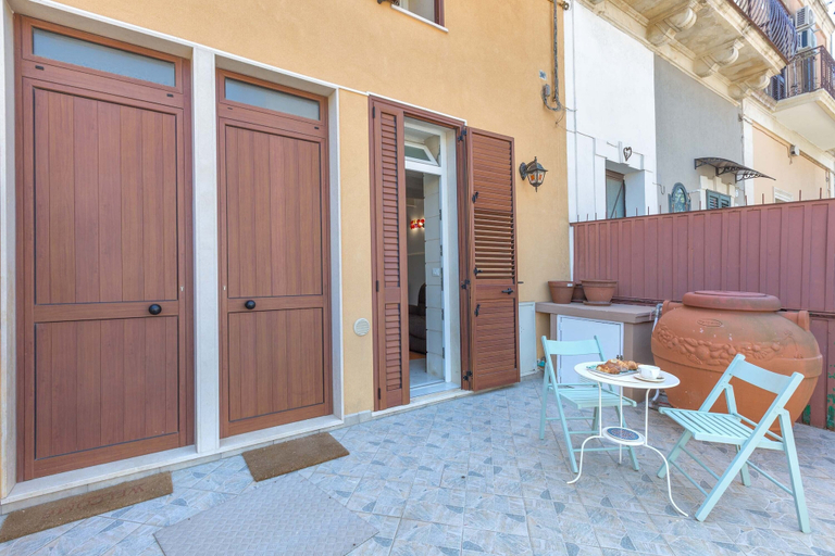 Property grounds 2, 3107 Rudiae 68 by Barbarhouse, Lecce