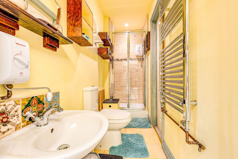 Bathroom, Family Country Cottage With a Private Valley View, North Yorkshire